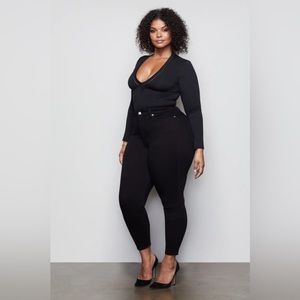 Good American Good Legs Crop Size 16